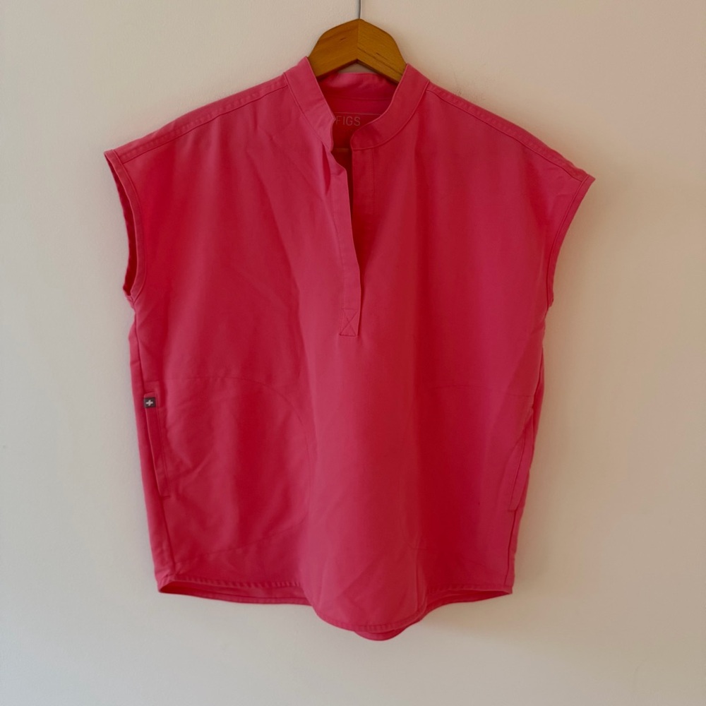 FIGS Technical Collection Rafaela Oversized Scrub Top Pink Rose Size Small